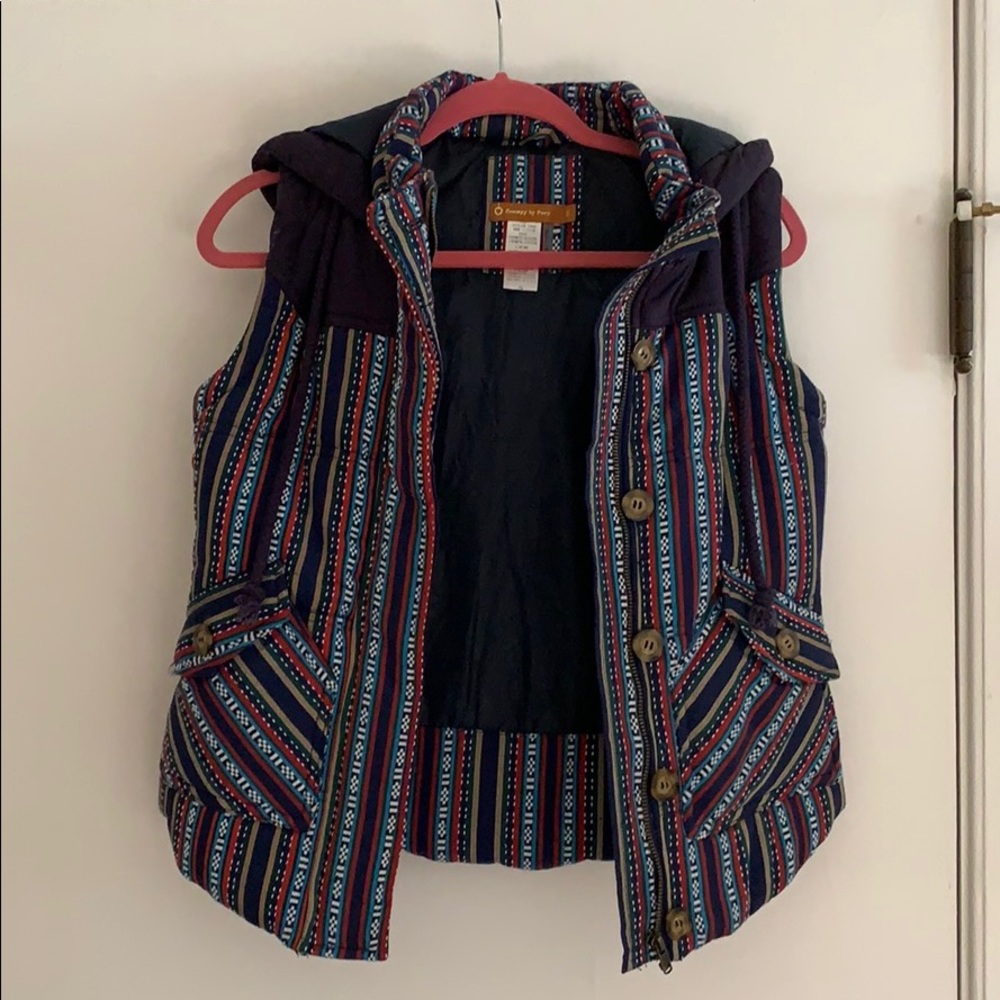 Patterned puffer vest with pockets